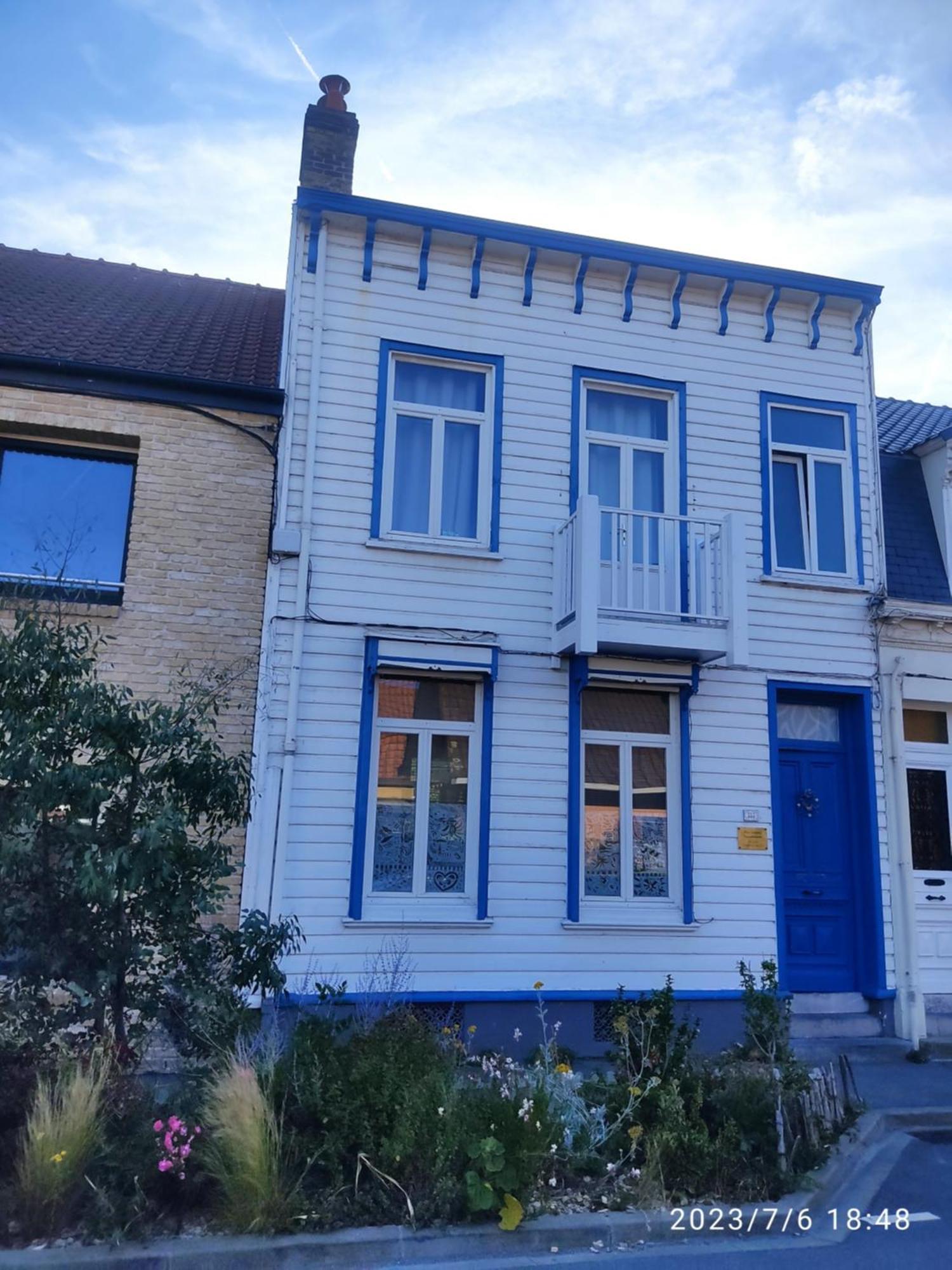 Jolie Maison En Bois Authentique ダンケルク エクステリア 写真